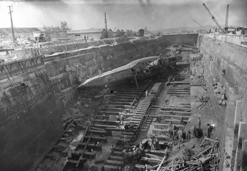 U 471 в сухом доке в Тулоне 9 июня 1945
