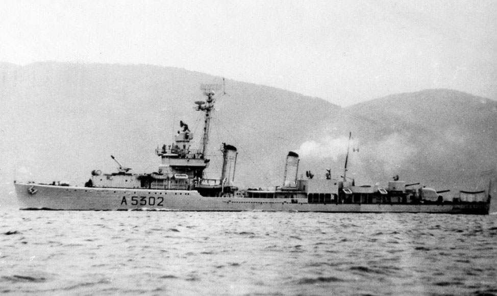 Опытовое артиллерийское судно Aviere в 1973