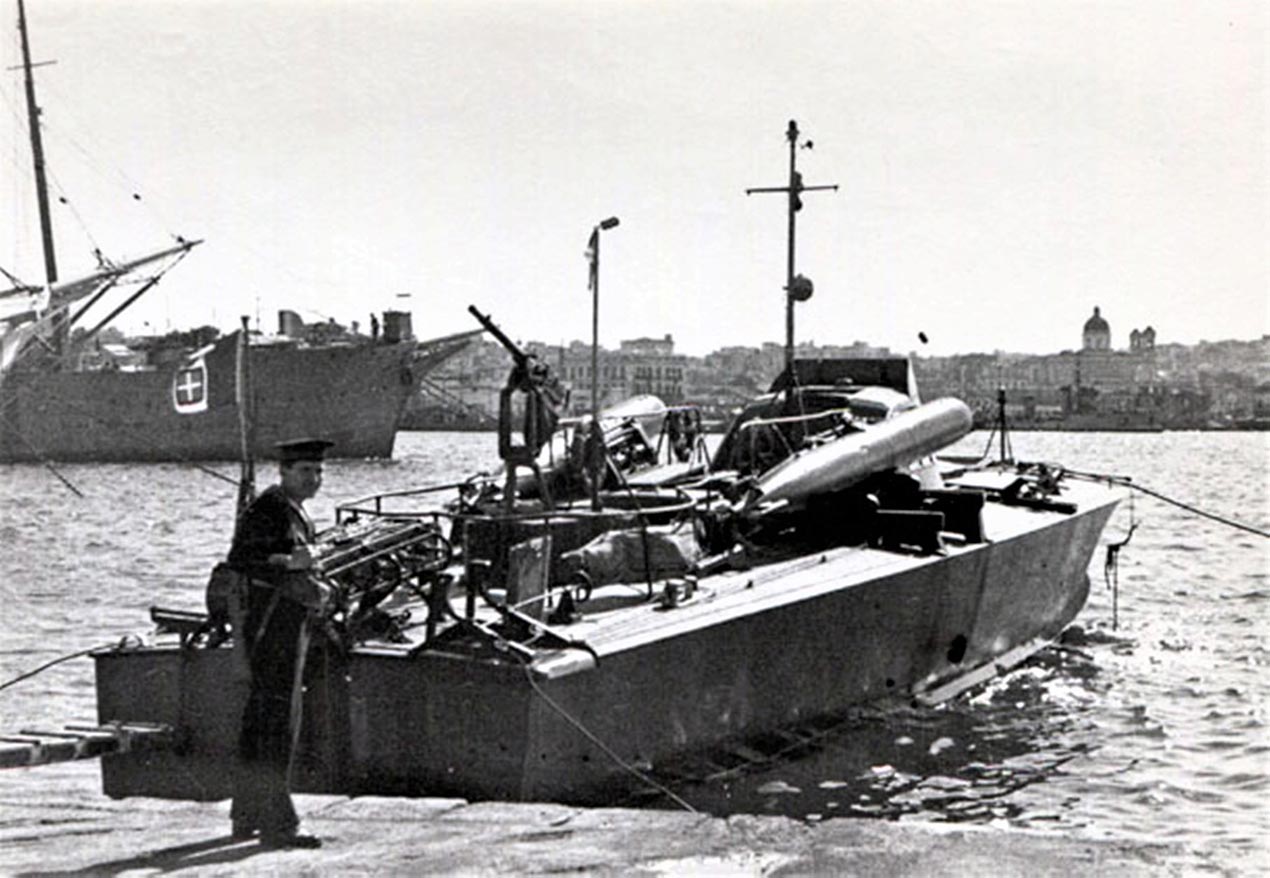 MAS 538 27 февраля 1942 в Пирее