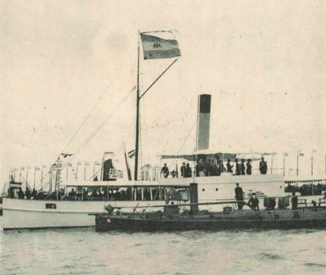 IX как таможенный катер 8 августа 1900